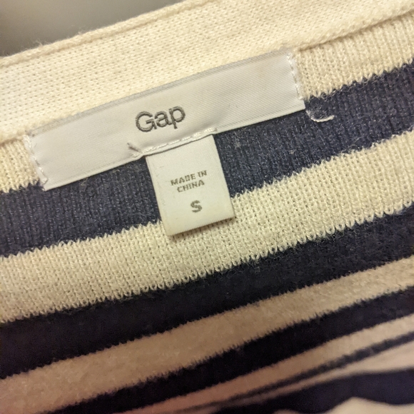 Gap - V-Neck Tunic Sweater 691508 | Navy Blue & White Stripes | Size Small - Picture 10 of 11